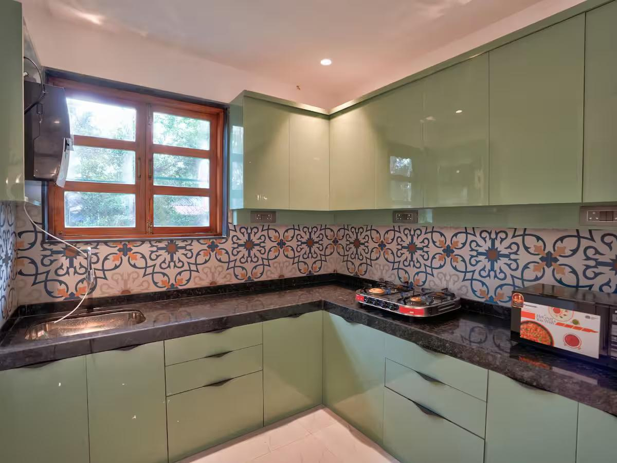 Posh 4BHK Pvt Pool Villa | 8 mins to Vagator Beach x Solis Nature