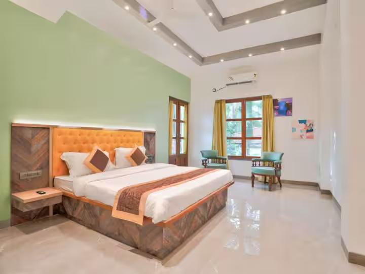 Posh 4BHK Pvt Pool Villa | 8 mins to Vagator Beach x Solis Nature