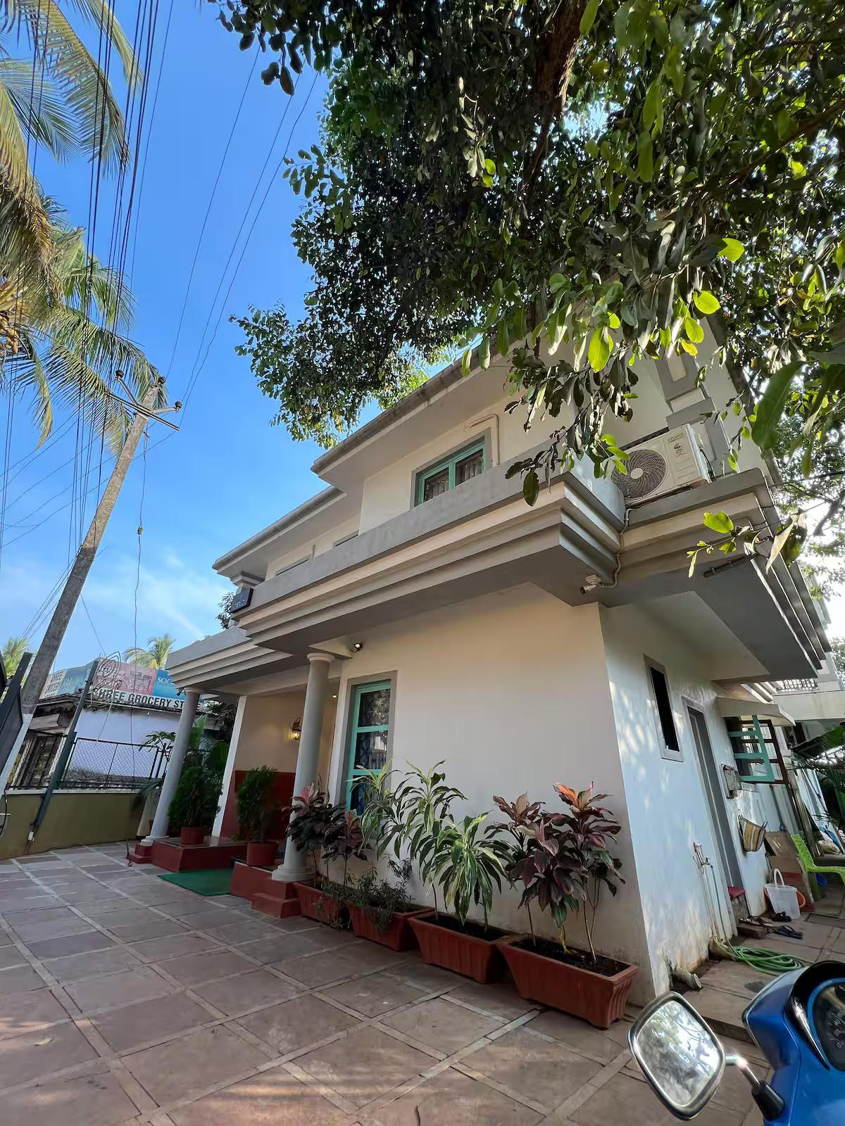 Posh 4BHK Pvt Pool Villa | 8 mins to Vagator Beach x Solis Nature