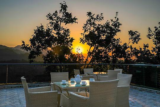 The First view Resort, Lansdowne x Solis Nature