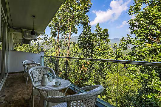 The First view Resort, Lansdowne x Solis Nature