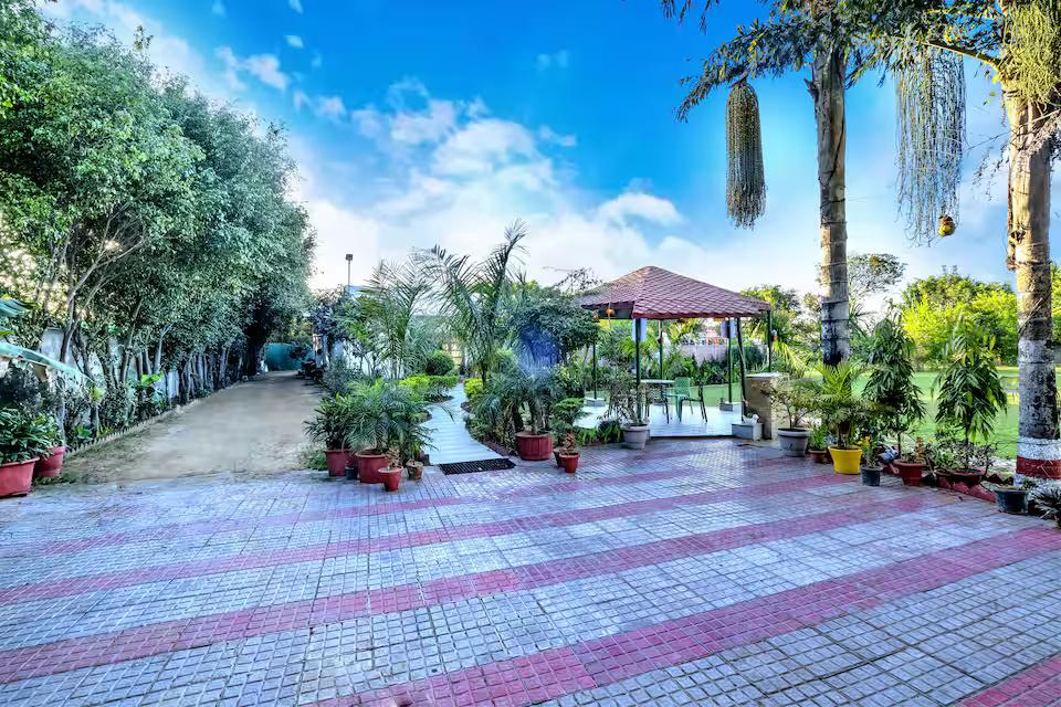 The Singh Farm - 4BHK Private Pool Farm House x Solis Nature