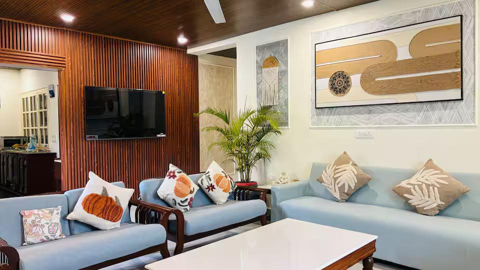 The Singh Farm - 4BHK Private Pool Farm House x Solis Nature