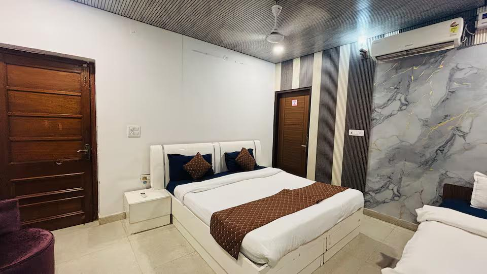 The Singh Farm - 4BHK Private Pool Farm House x Solis Nature