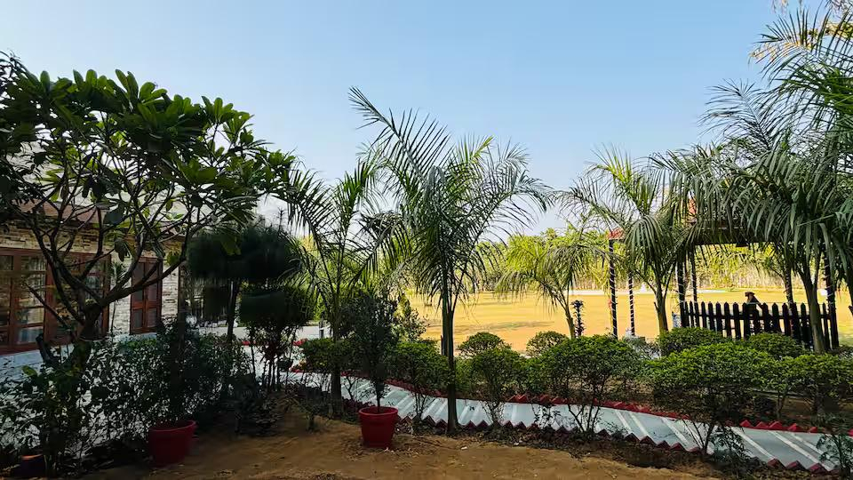 The Singh Farm - 4BHK Private Pool Farm House x Solis Nature