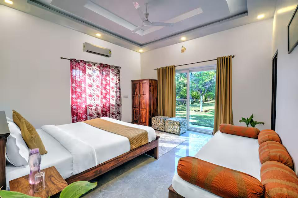 The Singh Farm - 4BHK Private Pool Farm House x Solis Nature