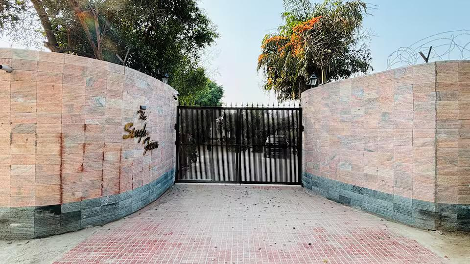 The Singh Farm - 4BHK Private Pool Farm House x Solis Nature