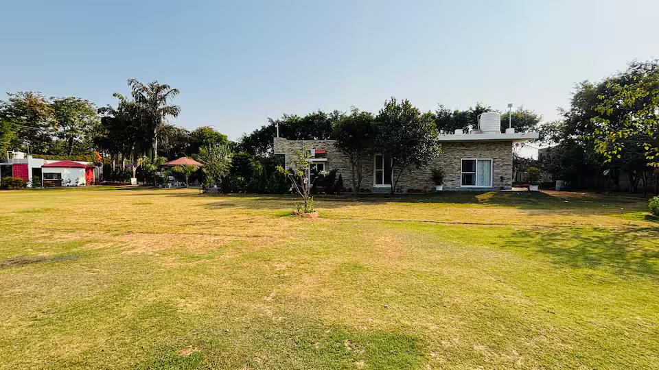 The Singh Farm - 4BHK Private Pool Farm House x Solis Nature