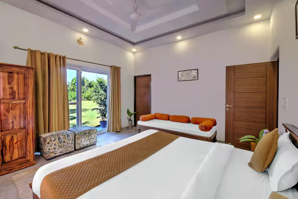 The Singh Farm - 4BHK Private Pool Farm House x Solis Nature