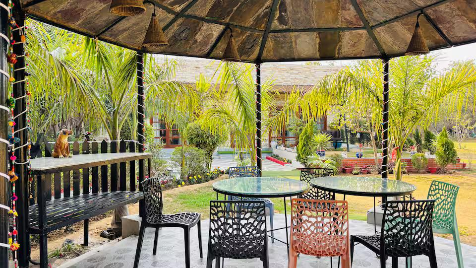 The Singh Farm - 4BHK Private Pool Farm House x Solis Nature