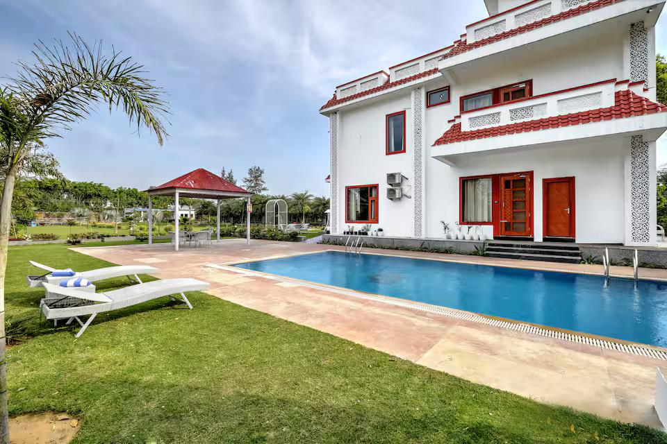 Sunrise Meadow Premium 4BHK Pool Farm in Gurgaon x Solis Nature