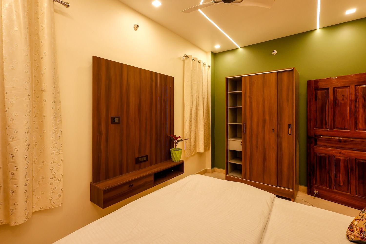 The Wayne Manor x Solis Nature