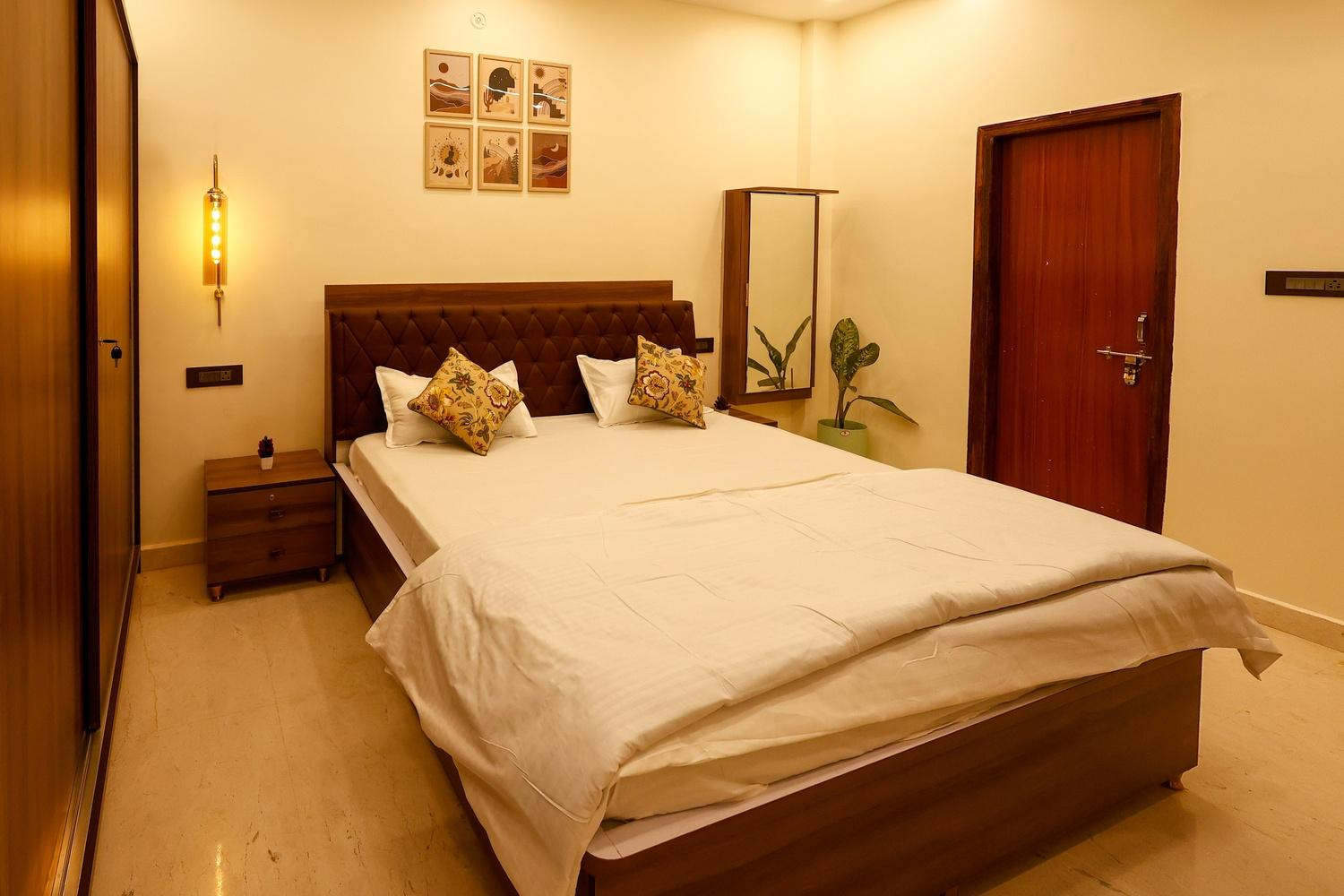 The Wayne Manor x Solis Nature