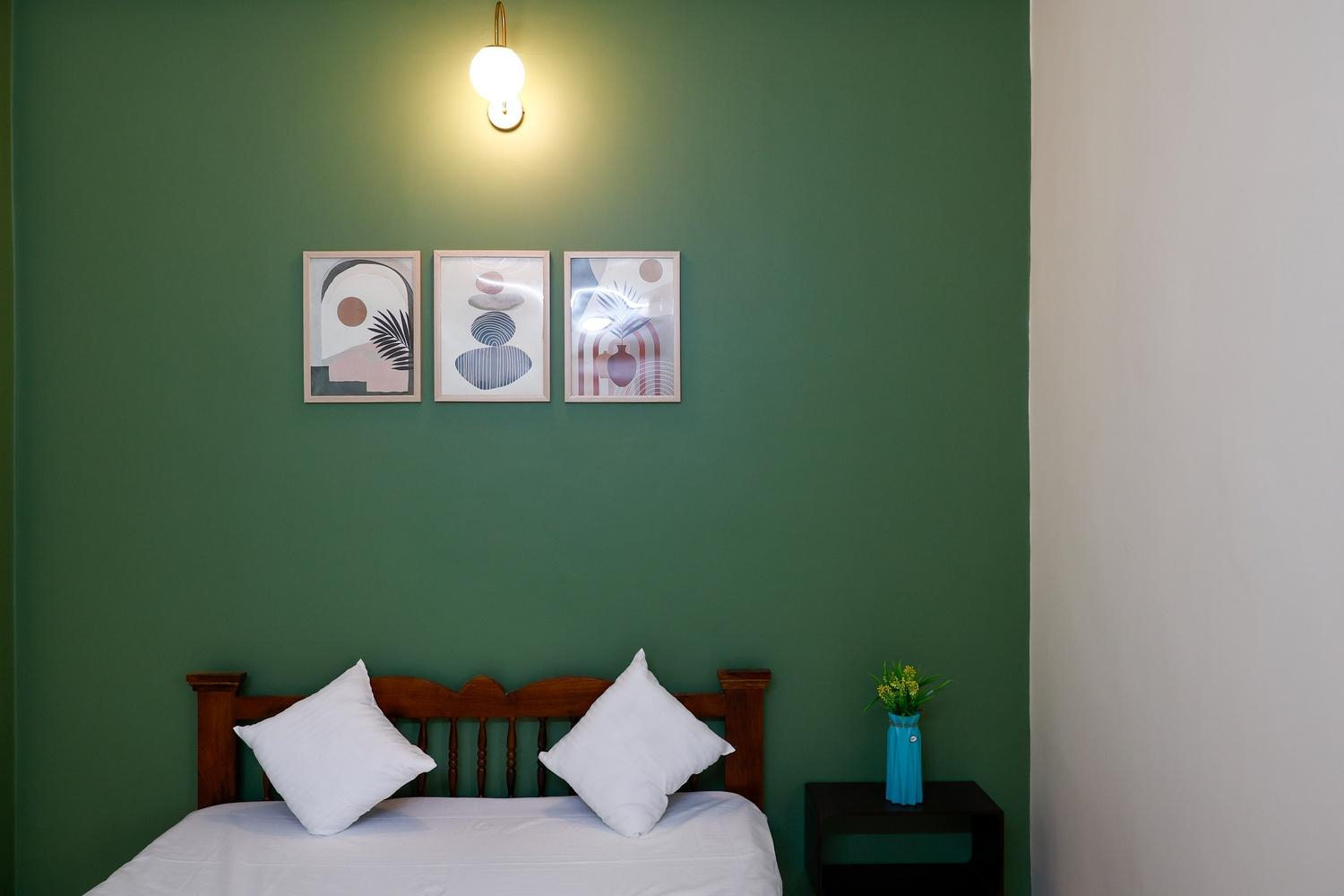 The Wayne Manor x Solis Nature