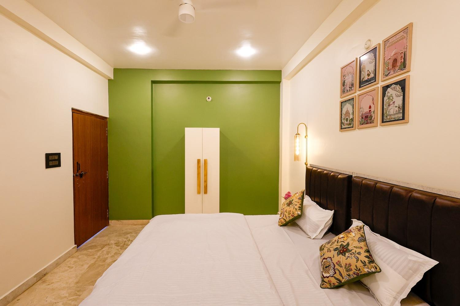 The Wayne Manor x Solis Nature