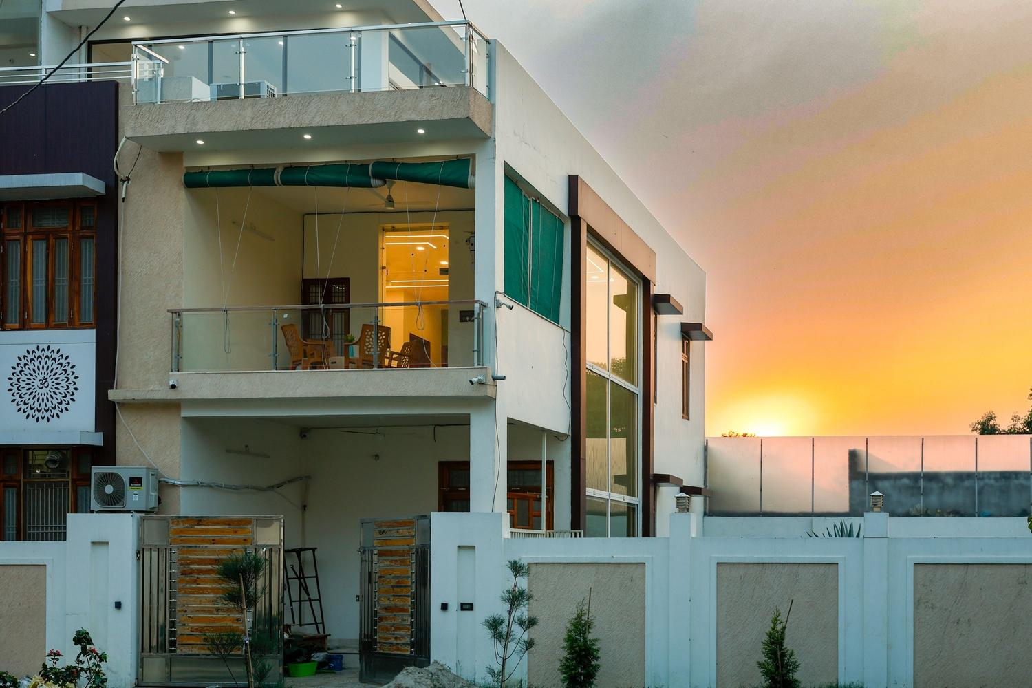 The Wayne Manor x Solis Nature