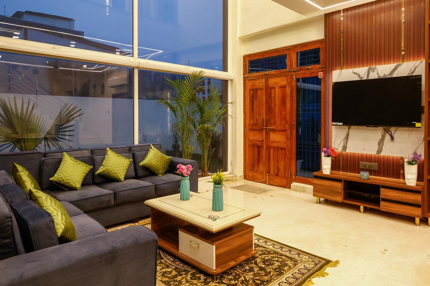 The Wayne Manor x Solis Nature