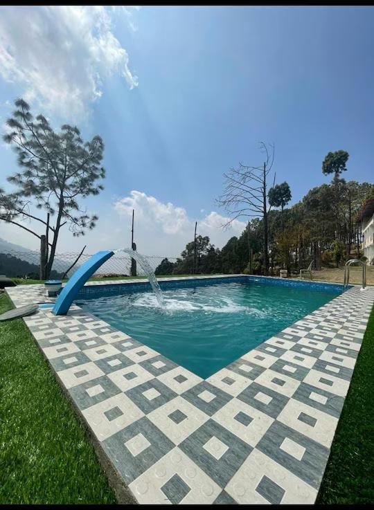 Red Roof Resort Lansdowne x Solis Nature