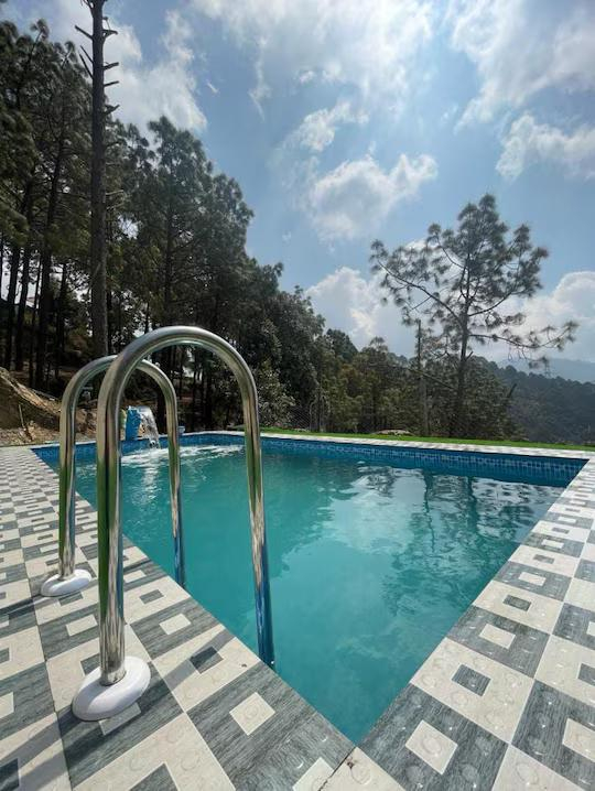 Red Roof Resort Lansdowne x Solis Nature