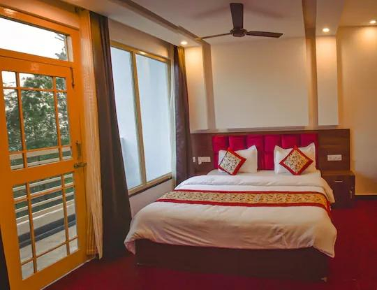 Red Roof Resort Lansdowne x Solis Nature