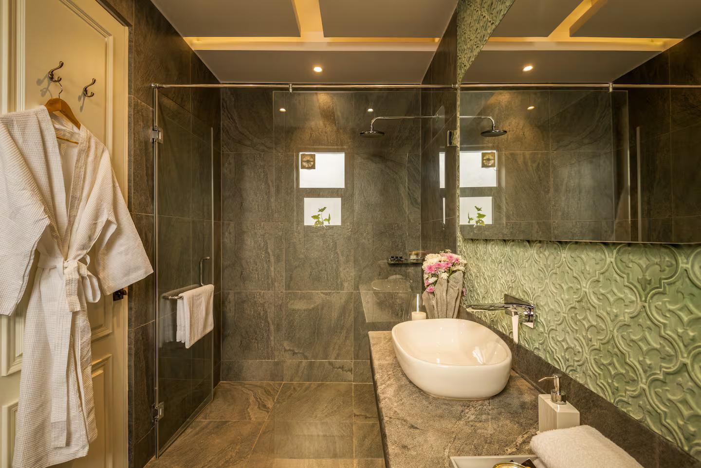 TBK beach villa | Private pool & jacuzzi | Housekeepin x Solis Nature