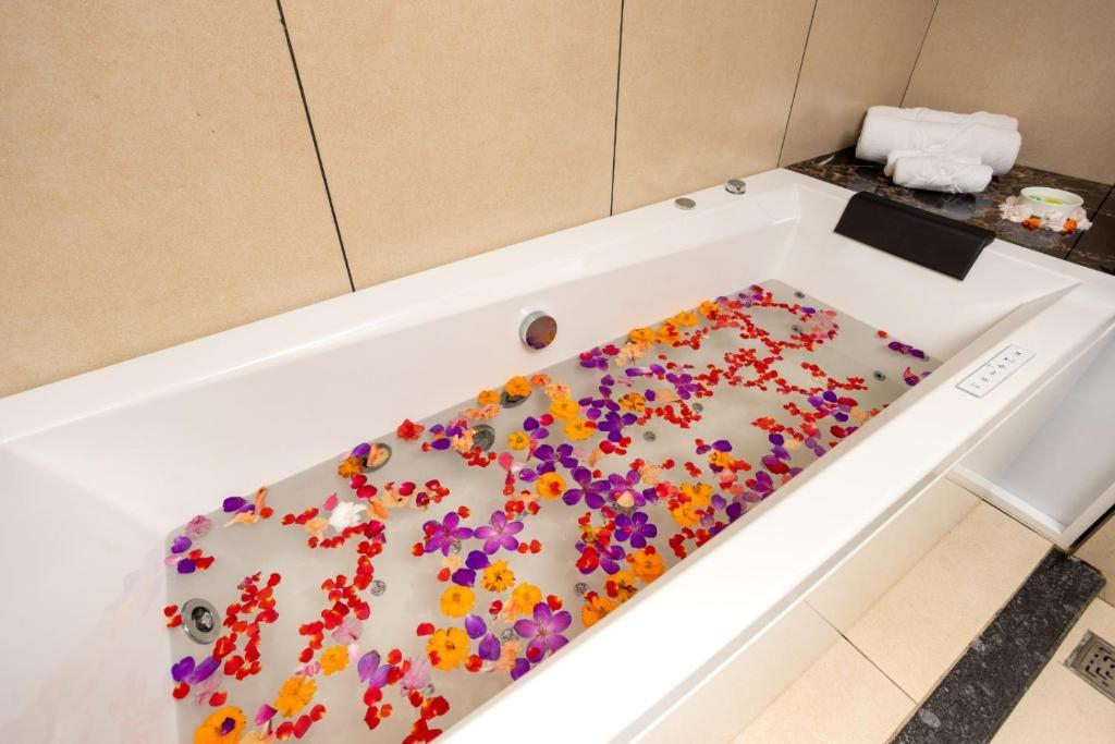 Star Emirates Luxury Resort and Spa, Munnar x Solis Nature