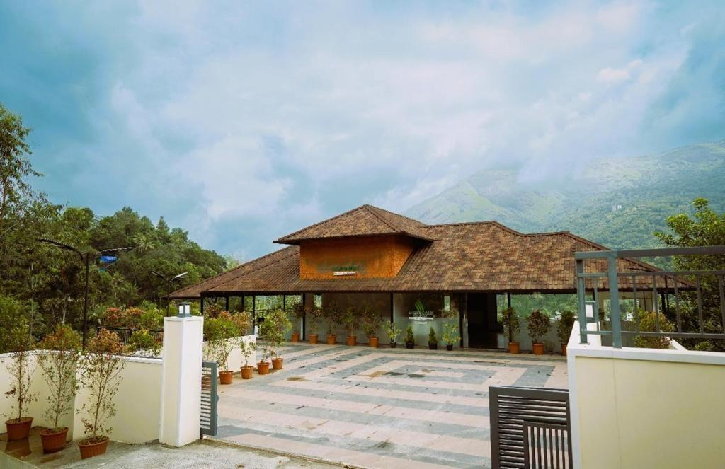 Misty Dale Munnar Resort & Spa x Solis Nature