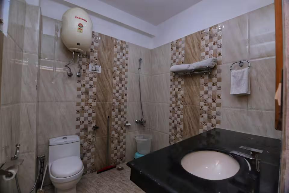 3BHK + 1 Kid Room, My-lo Cottage by Geeta Villas x Solis Nature