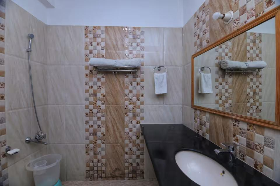 3BHK + 1 Kid Room, My-lo Cottage by Geeta Villas x Solis Nature