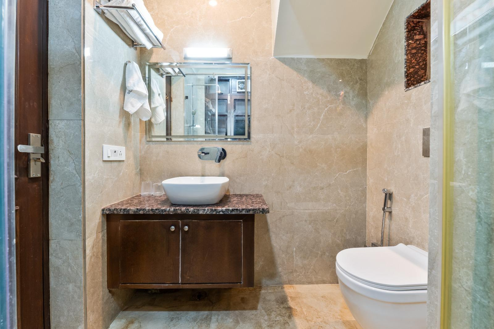 Peaceful 3BHK W/ Valley Views & Garden | Mall Road x Solis Nature