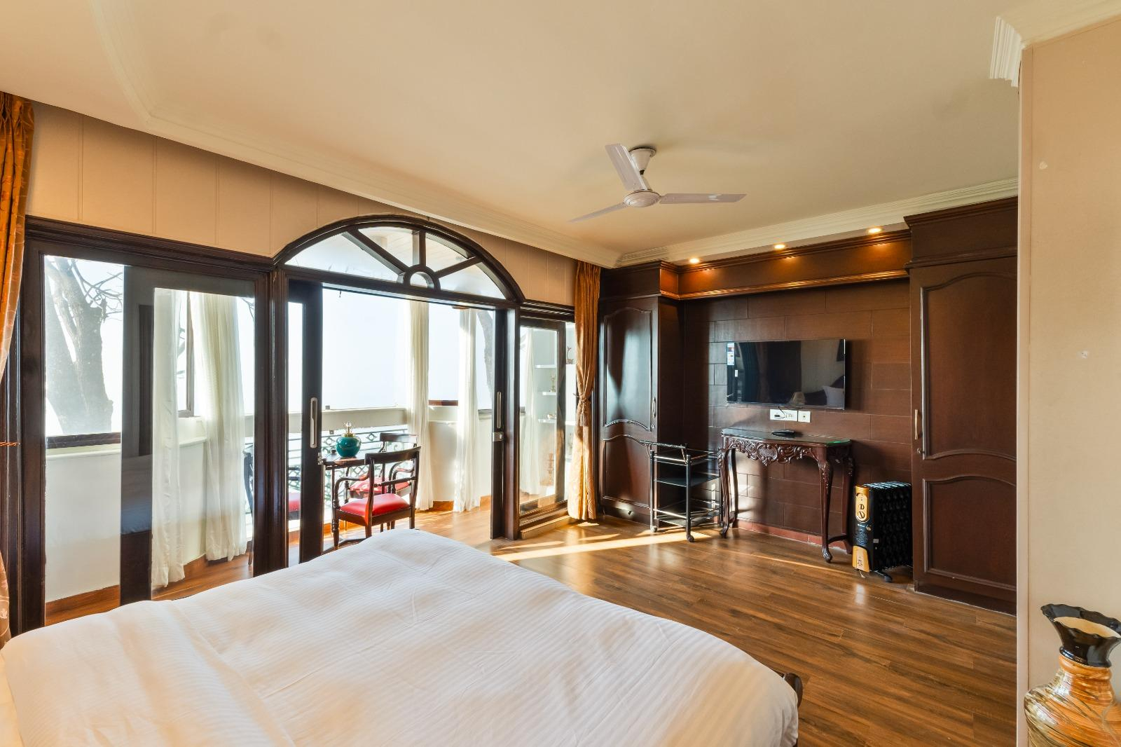 Peaceful 3BHK W/ Valley Views & Garden | Mall Road x Solis Nature