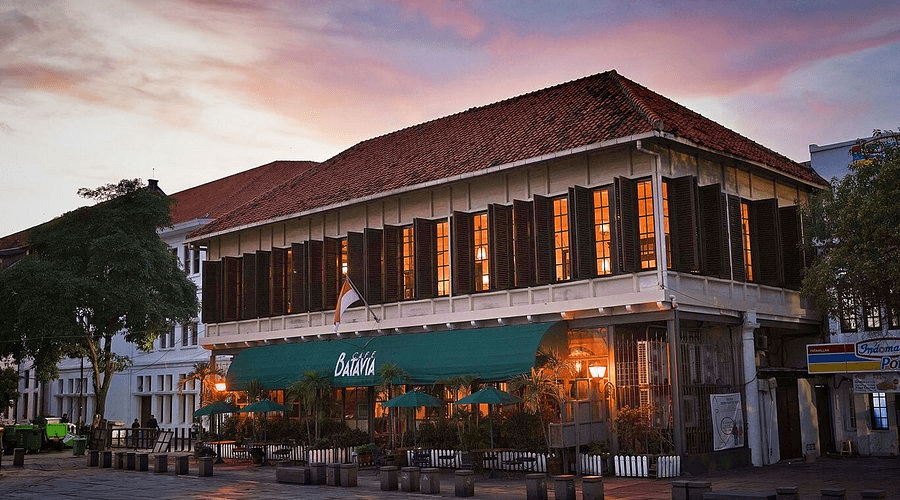 Cafes & Colonial Corners