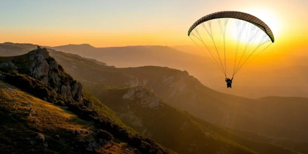 Paragliding in Himachal