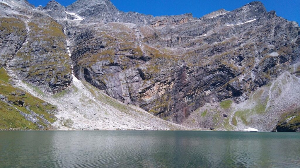 Hemkund Sahib Lake
