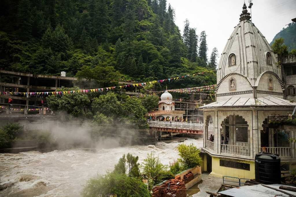 Manikaran Sahib Parvati Valley, famous temples in himachal