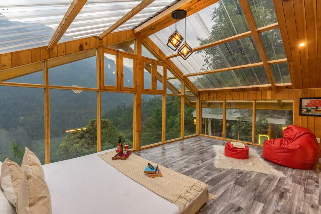 Evergreen Escape with Hot Tub, Jibhi, pet-friendly stays in India